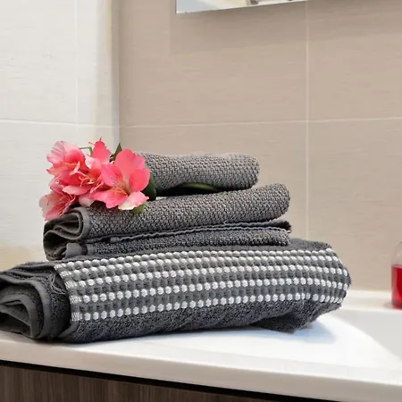 Apartamento En Con Piscina Y Parking شقة *
